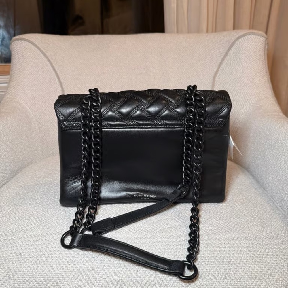 Chic Black Quilted Shoulder Bag - Picture 3 of 6